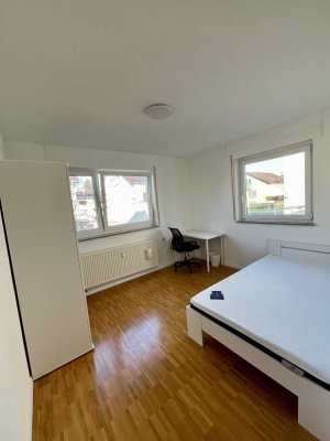 Möbliertes FrauenWG Zimmer in 3 Z. Hochparterre-Wohnung in Fellbachs beliebter Lage