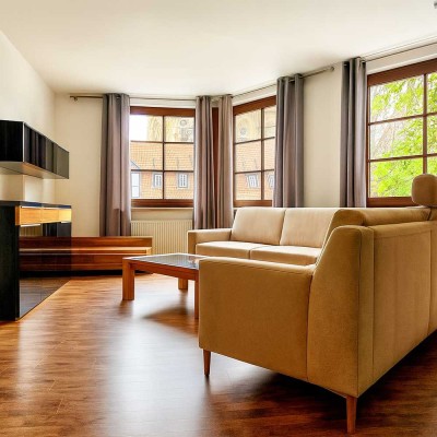 Modern ausgestattete 2-Zimmer-Wohnung mit EBK, Einbaumöbeln & Aufzug in Innenstadtlage