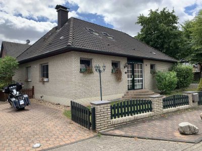 Freistehender Einfamilien-Bungalow mit ausgebautem Dachgeschoss