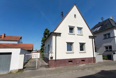 Freistehendes Einfamilienhaus mit Charme in ruhiger Lage mit gemütlichem Garten und Terrasse