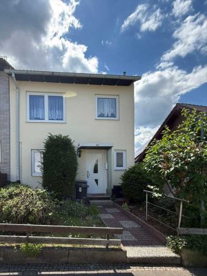 Sofort frei - Voll unterkellertes Reihenendhaus in ruhiger Wohnlage von Obervellmar