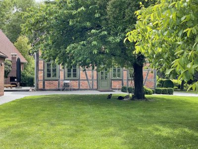 Gehobenes Landleben: Hofstelle mit Fachwerkhaus im wendländischen Rundling mit 36.982 m² Grundstück
