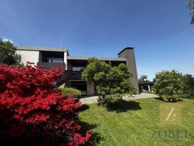 Imposante Unternehmervilla im Bauhausstil mit Pool auf 1.305m² Grundstück in Hennef-Geistingen
