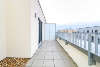 Lichtdurchflutetes Penthouse mit großzügiger Dachterrasse und moderner Einbauküche