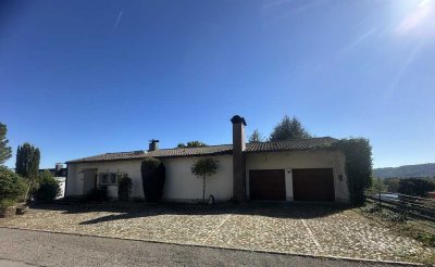 Architektonisch reizvolles 7 Zi.-Haus mit Traumgarten In ruhiger Aussichtslage von Bad Säckingen