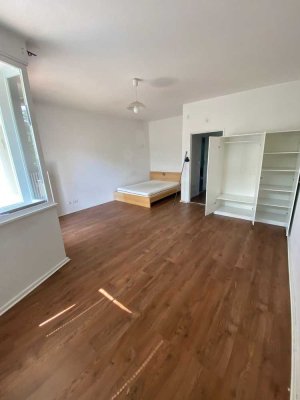 BEZUGSFREI! Sonnige süße Whg mit Balkon nahe Tempelhofer Feld und Sankt Joseph Krankenhaus!