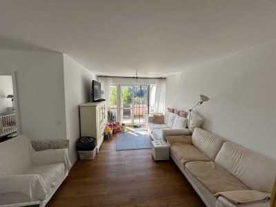 Lichtdurchflutete 3,5-Zimmer-Wohnung mit Süd-Balkon, Tiefgarage und Traum-Ausblick