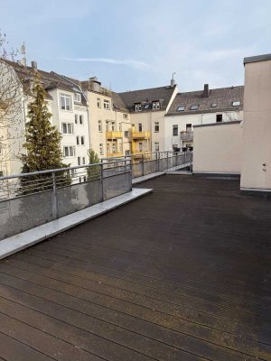 Helle 3-Raum-Penthousewohnung mit großer Dachterrasse *Kaßberg*