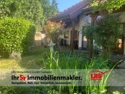 Doppelhaushälfte in ruhiger Wohnlage !
