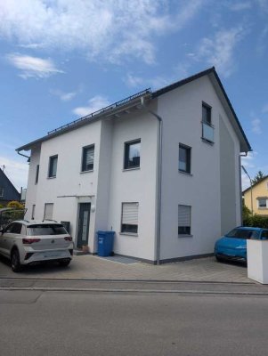 Neuwertige 4-Raum-Wohnung BJ 2018 mit extra Hobbyraum u. Balkon in ruhiger Lage (Olching, Kreis FFB)