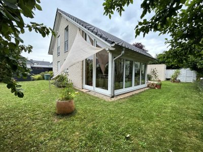 Charmantes Einfamilienhaus mit großzügigem Wintergarten.