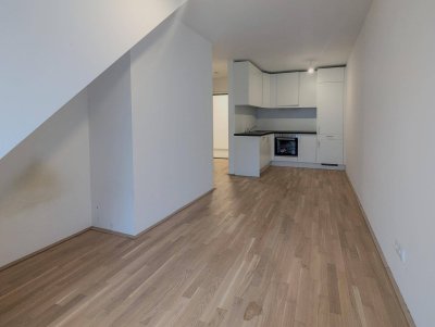 Wohnung im 1. DG mit 2 Zimmern und Balkon