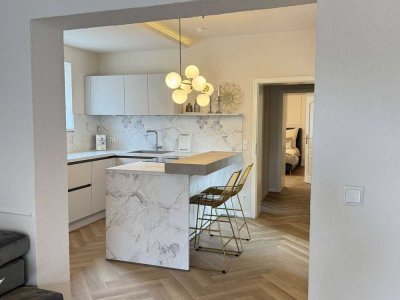 Stilvoll möblierte 2,5-Zimmer-Wohnung (80 m²) mit Terrasse & Stellplatz in Landau-Arzheim