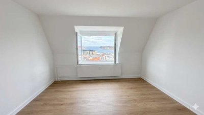Sanierte Dachgeschosswohnung mit Fördeblick