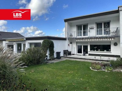 Reiheneckhaus mit Einliegerwohnung und drei Garagen