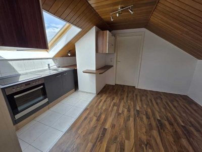 2-Zimmer Dachgeschosswohnung zu vermieten