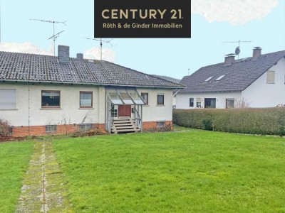 Charmante Doppelhaushälfte mit mögl. Einliegerwohnung und großem Garten