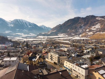 Top 26 UNVERBAUBARER HEUKARECKBLICK - SONNIGE 4-ZIMMER-FAMILIENWOHNUNG