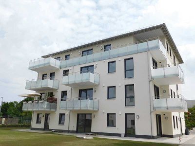 Neuwertige Wohnung mit drei Zimmern und Balkon in Augsburg