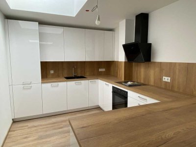 Kernsanierte 5-Zimmer-Wohnung mit EBK ohne Balkon in der Scharnhorststraße!