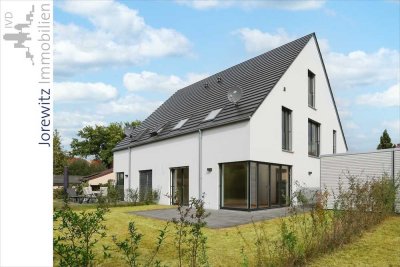 Erstbezug in Bi-Senne - Doppelhaushälfte (KfW-Effizienzhaus 55) mit Garten und Carport
