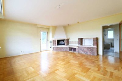 Großzügige 4-Zimmer-Wohnung mit Kamin und Balkon