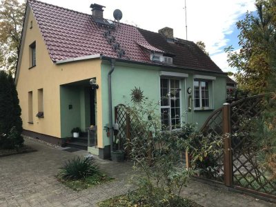Gepflegte Doppelhaushälfte mit großem Garten und Garage in Wustrau