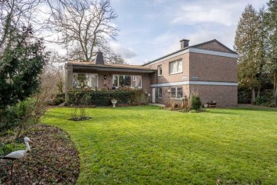 Großzügiges Einfamilienhaus mit beeindruckender Gartenanlage und Lagerhalle!