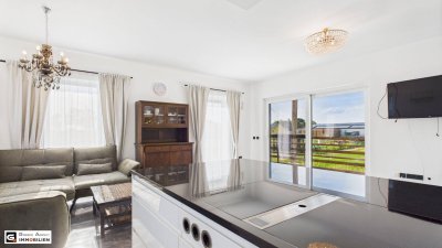 TRAUMHAUS mit riesigem Wohnsalon 5 Zimmern und viel Komfort, Ruhelage, 2 Garagen, Luftwärmepumpe