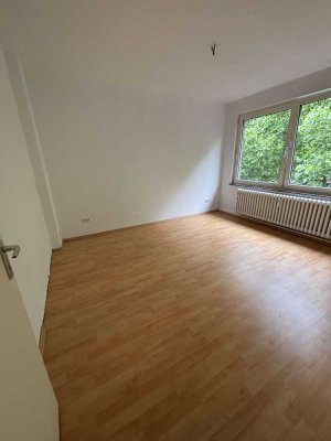 TOP: ren. 2,5-Raum-Wohnung mit neuwertigem Badezimmer auf ca. 41 m² zu vermieten