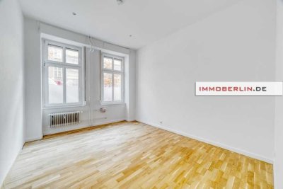 IMMOBERLIN.DE - Behagliche Altbauwohnung mit Gartenterrasse in ruhiger Lage beim Wrangelkiez