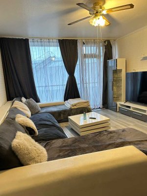 Exklusive, vollst. renovierte 3-Zimmer-Wohnung mit geh. Innenausstattung mit Balkon und EBK