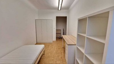 Möbliertes WG-Zimmer in Bergheim — 11 m², saniert, Warmmiete pauschal