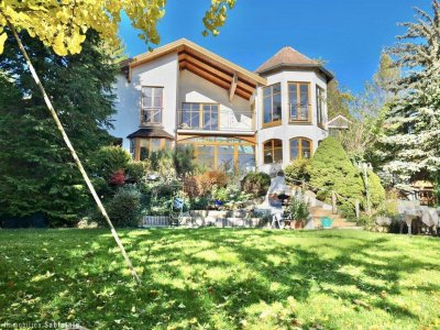 EXQUISITE VILLA AM WALDRAND! Luxus und Naturverbundenheit in Pressbaum – Naturpool, Sauna &amp; Whirlpool!