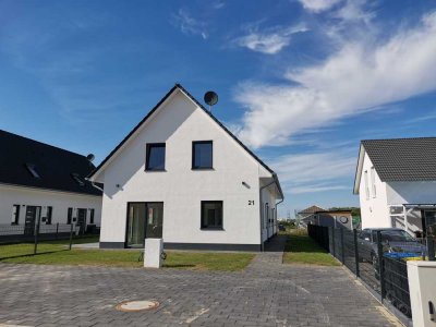 Preiswerte, neuwertige 4-Zimmer-Doppelhaushälfte mit geh. Innenausstattung und EBK in Lauenburg/Elbe