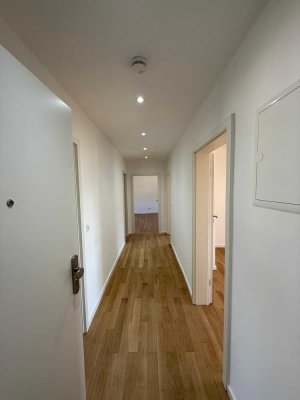 *Kernsaniert 3-Zimmer DG links - Stuttgarter Lehenvirtel mit edler Küche und Waschmaschine!