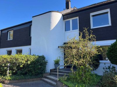 Nähe Rhododendronpark - Ansprechende Maisonette- Wohnung mit 2 Balkonen und TG-Stellplatz