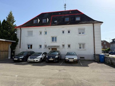 Gemütliche 2,5-Zimmer-Dachgeschosswohnung mit Garage, Stellplatz und Ausbaupotenzial in Memmingen