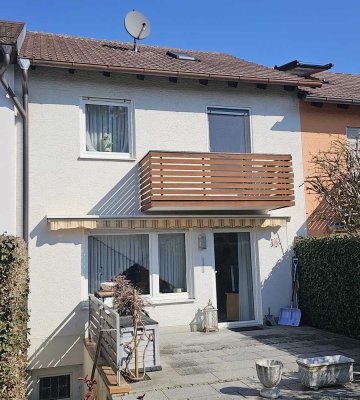 Jetzt Hauseigentümer werden: gepflegtes Reihenhaus mit wunderschönem Garten und Garage
