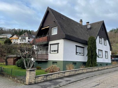 Gepflegtes 1-2-Familienhaus in Gernsbach-Staufenberg mit großem, ebenen Grundstück