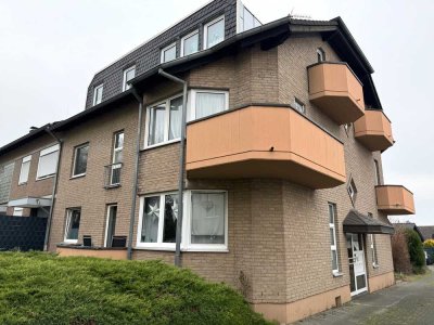 Helle 2-Zimmerwohnung im Dachgeschoss und PKW-Stellplatz in Frechen-Buschbell ab 01.10. bezugsfrei