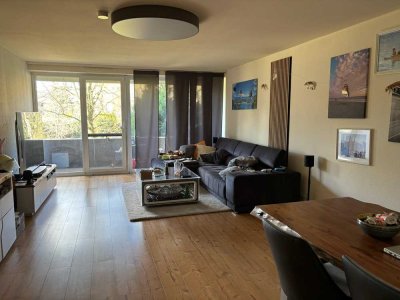 Geräumige und modernisierte 4-Zimmer-Erdgeschosswohnung mit Balkon und Einbauküche