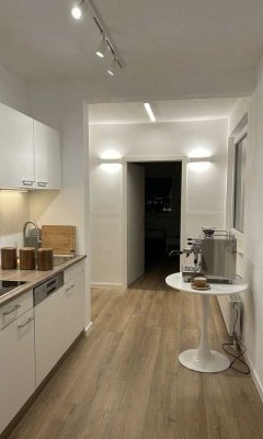 Möbliertes WG-Zimmer in kernsanierter Wohnung in Köln-Riehl (optional komplett 1.550,00€ warm)