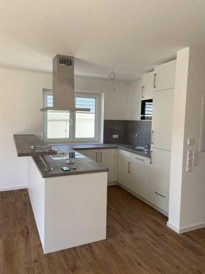 Neubau - Erstbezug 01.03.2026-Stilvolle DG-Whg. -Maisonette mit Studio und Garage in exklusiver Lage