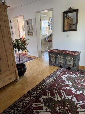 Besondere und hochwertig möbliert ausgestattete 3 Zi-Whg mit EBK, Balkon, Aufzug, HMS in Oberstaufen