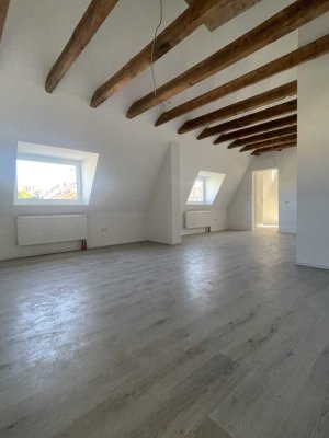 Wohnen mit Charakter: 2-Zimmer-Dachgeschosswohnung in City-Lage in Hagen
