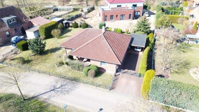 Charmanter Winkelbungalow mit Carport - Platz für Ihre Träume!
