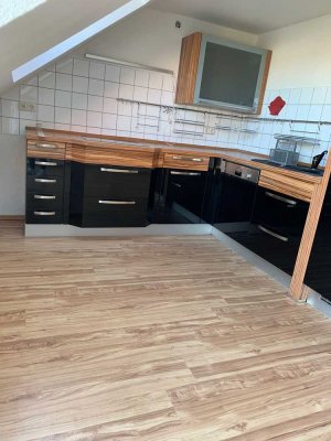 Sanierte Maisonette-Wohnung mit Balkon und EBK