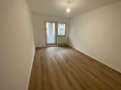 Vollmöbliert und kernsaniert: 1-Zimmer Wohnung mit Balkon in Top Lage!