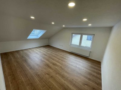 Sanierte + Große 3,5-Zimmer-Dachgeschosswohnung mit zentraler Lage in Aalen